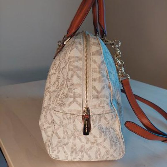 Michael Kors Vanilla Satchel w/ Wallet - Picture 2 of 5